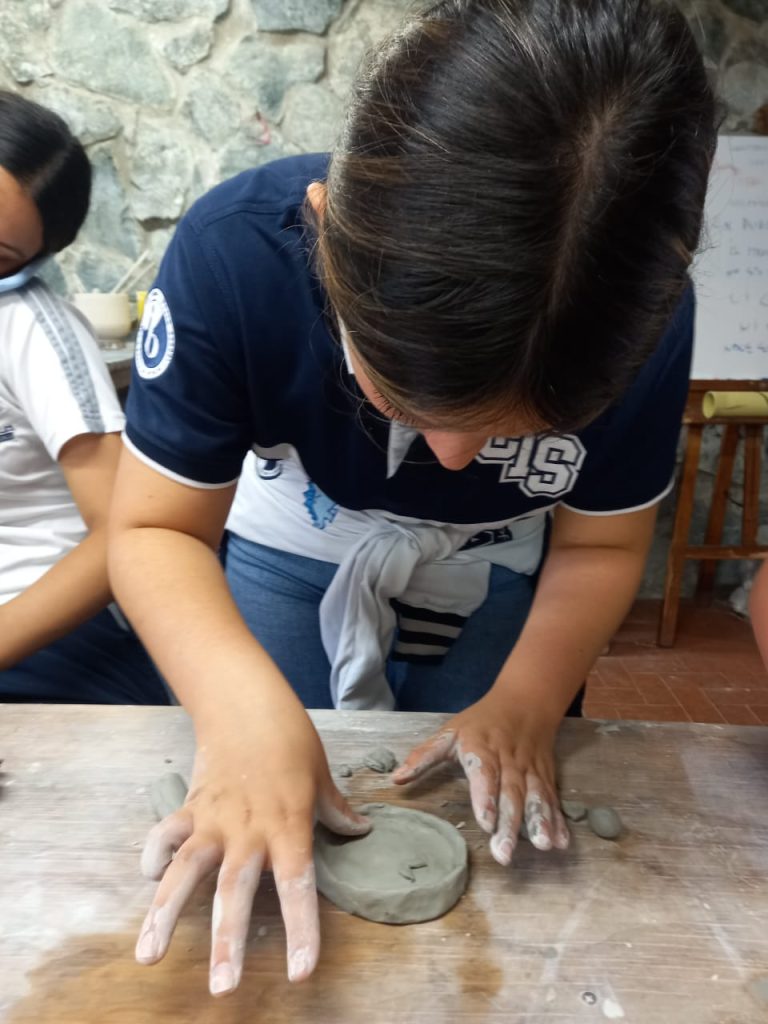 Taller de cerámica y exposición de arte